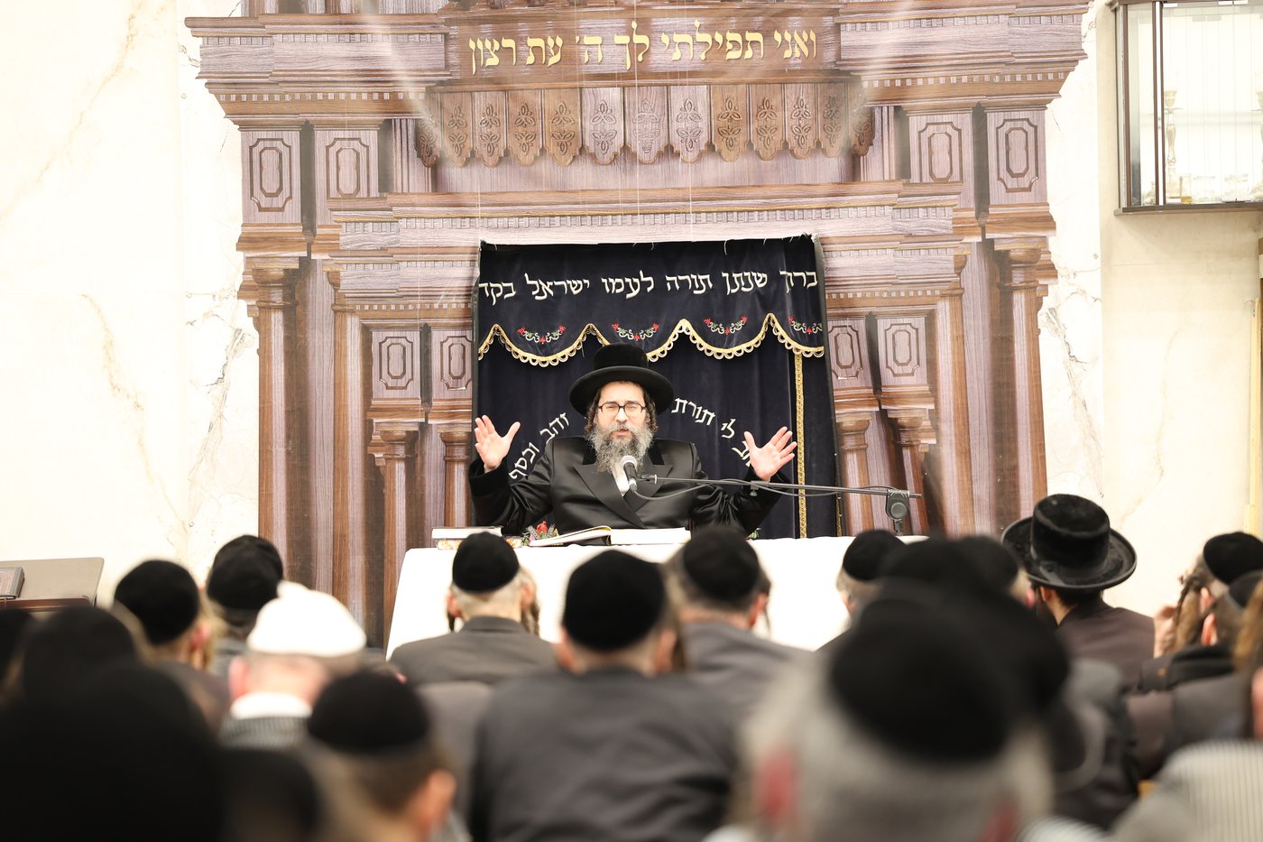 האדמו"ר מסקולען י-ם מסר שיעור תורה בביתר