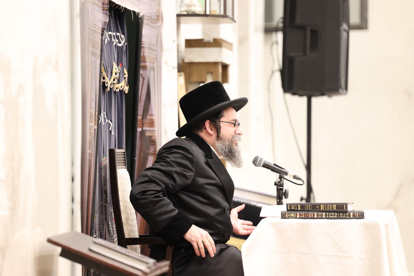 האדמו"ר מסקולען י-ם מסר שיעור תורה בביתר
