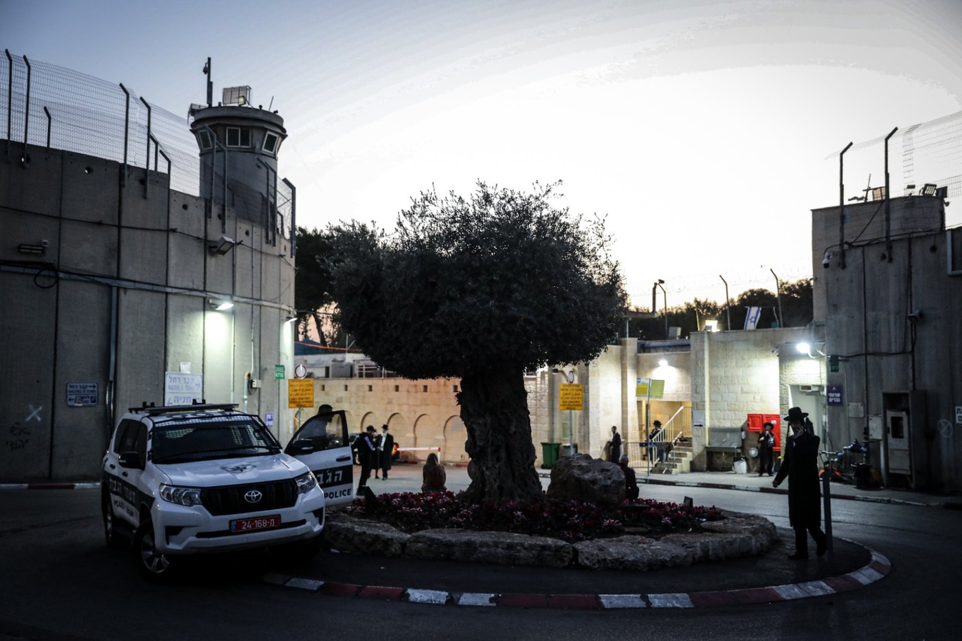 התפרעות מחבלים גם ליד מתחם קבר רחל אמנו