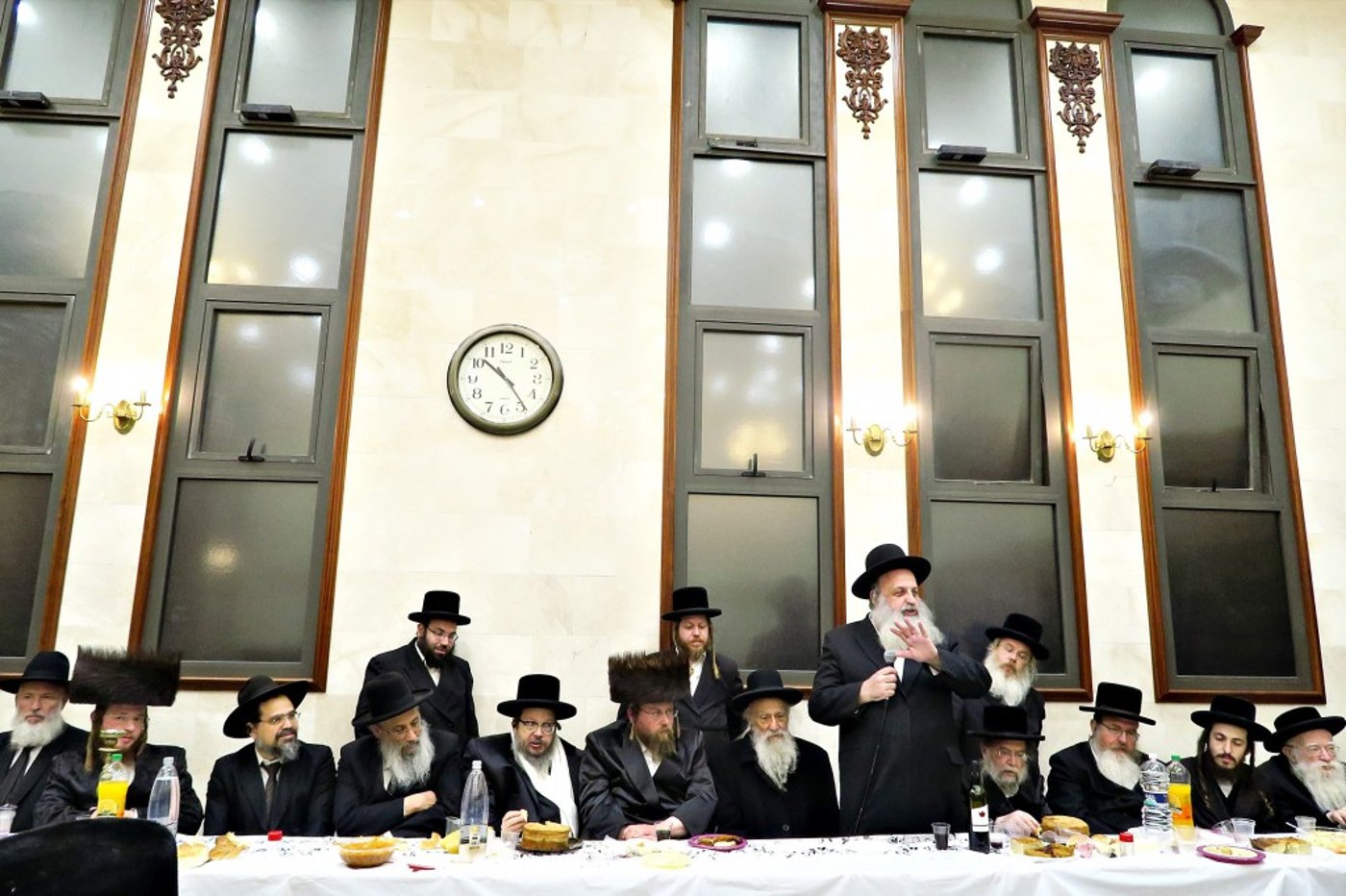 בראשות רבנים ואדמו"רים: שבע ברכות לאחד מרבני ביתר
