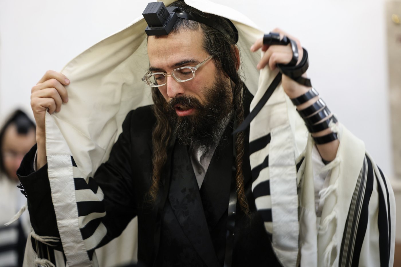 ללא החסידים: האדמו"ר מזוועהיל התפלל שחרית במירון