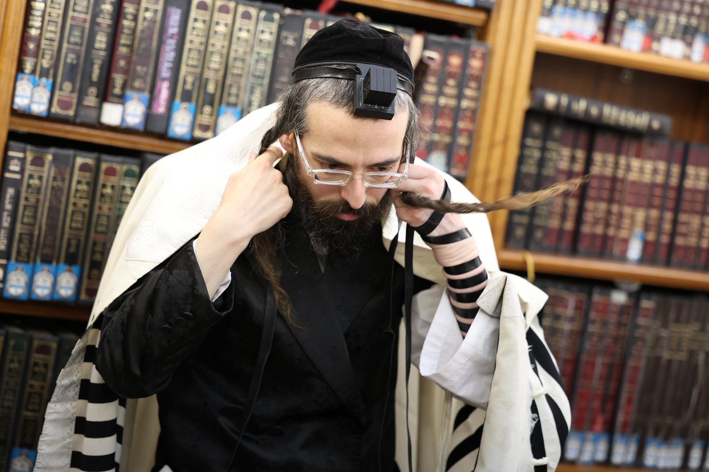 ללא החסידים: האדמו"ר מזוועהיל התפלל שחרית במירון