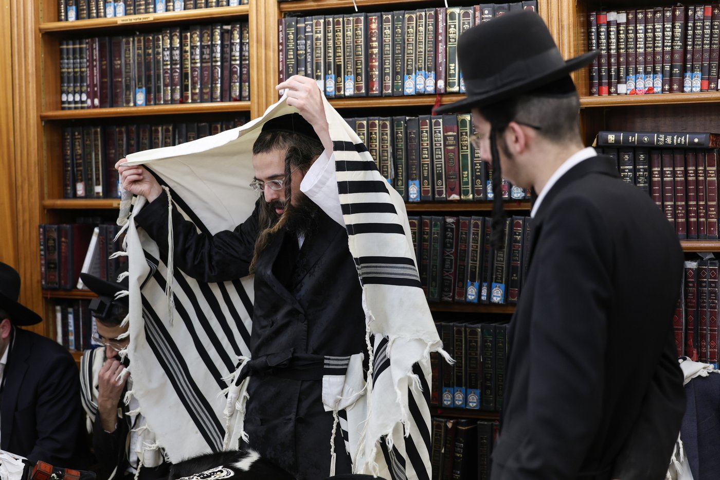 ללא החסידים: האדמו"ר מזוועהיל התפלל שחרית במירון