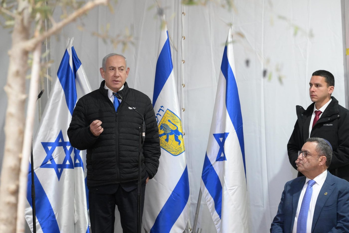 נתניהו נטע עץ סמוך למקום הפיגוע בנווה יעקב | תיעוד