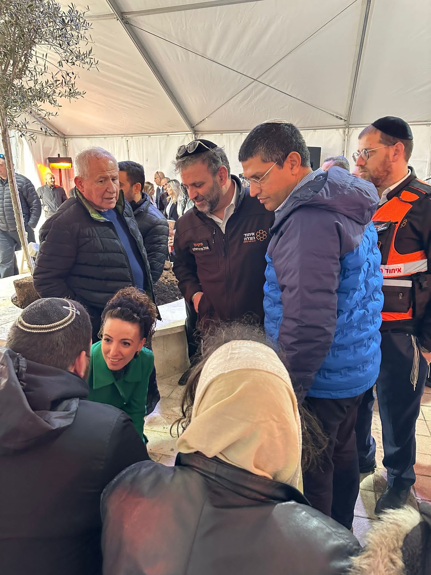 נתניהו נטע עץ סמוך למקום הפיגוע בנווה יעקב | תיעוד