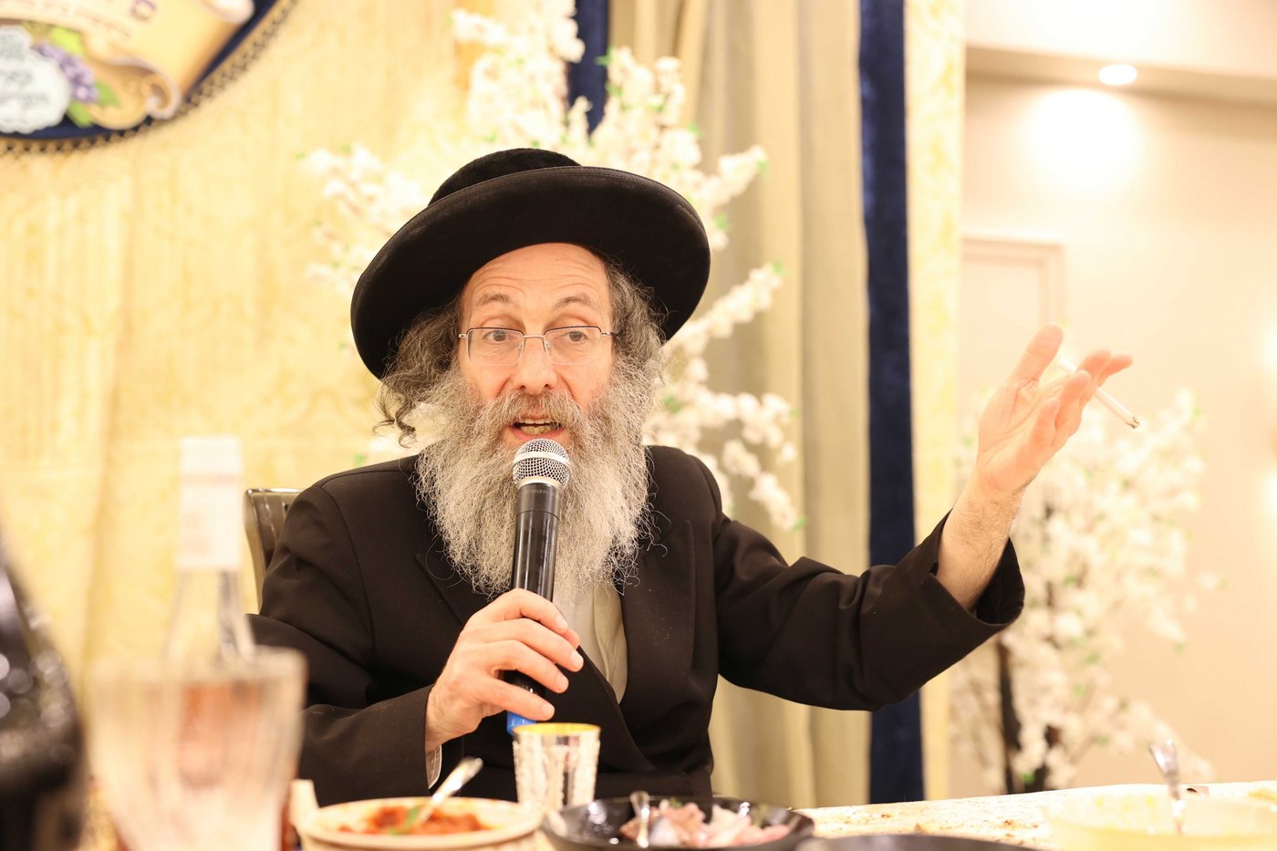 תיעוד: ה'פירות טיש' של המשפיע רבי אלימלך בידרמן