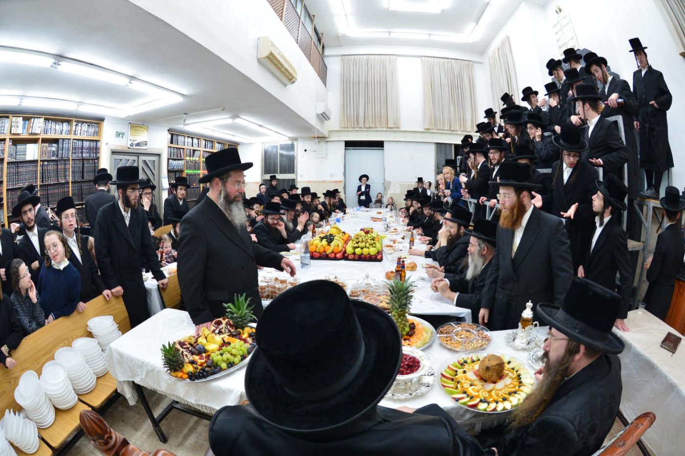 בטשרנאביל חילקו פירות לכבוד ט"ו בשבט | צפו בגלריה