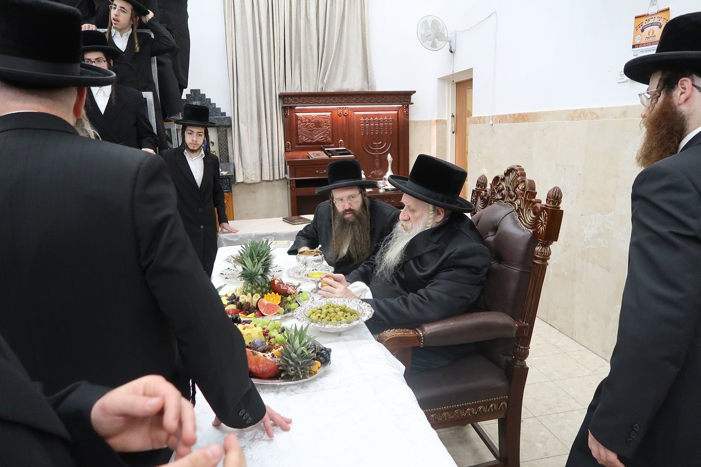 בטשרנאביל חילקו פירות לכבוד ט"ו בשבט | צפו בגלריה