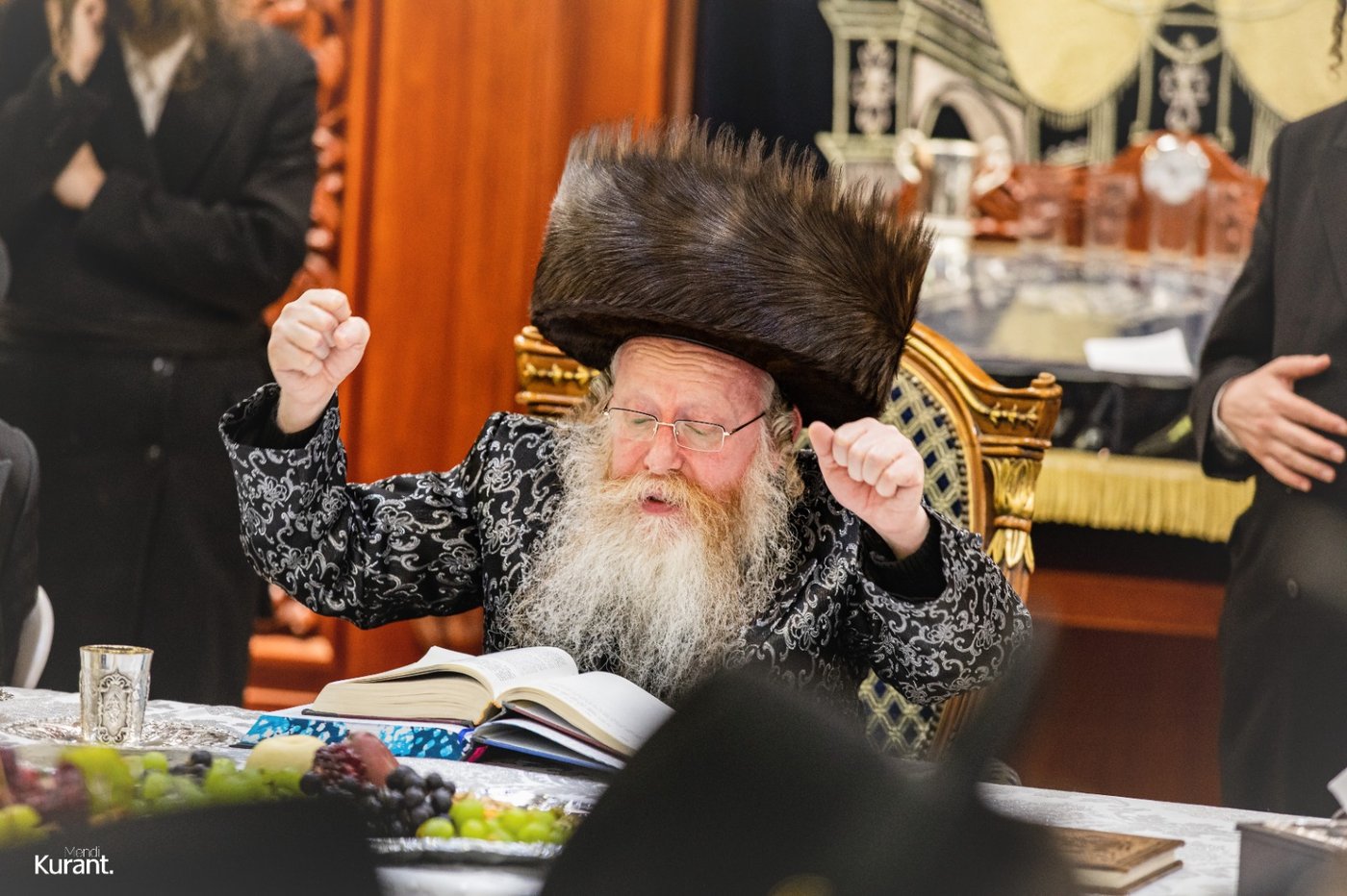 האדמו"ר חילק פירות שביעית | תיעוד ט"ו בשבט בקרעטשניף