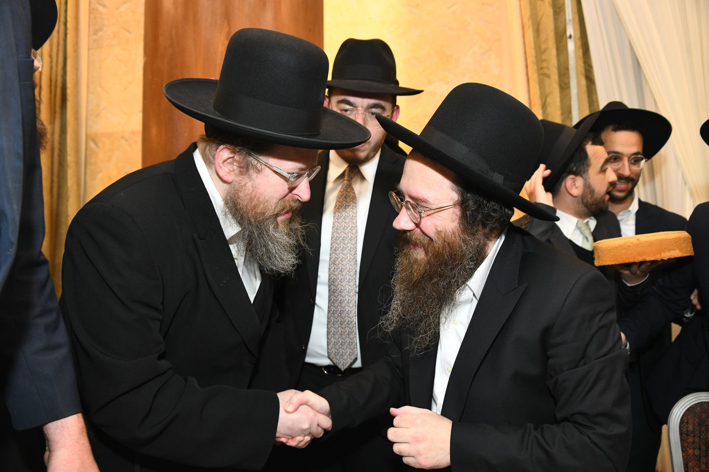 המונים בחתונת בנו של הגאון רבי עמרם פריד • צפו בגלריה