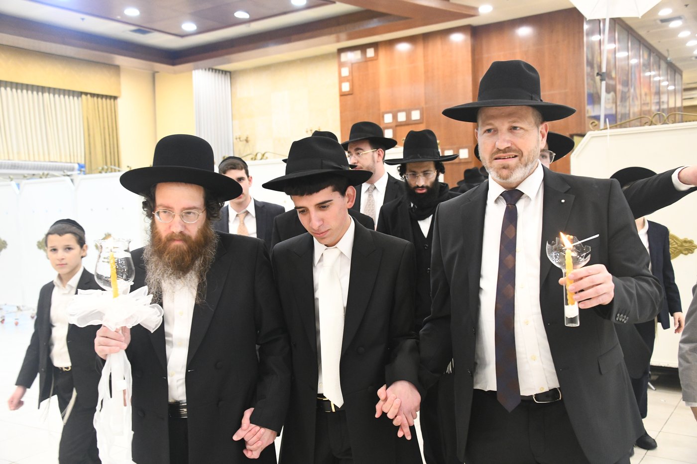 המונים בחתונת בנו של הגאון רבי עמרם פריד • צפו בגלריה