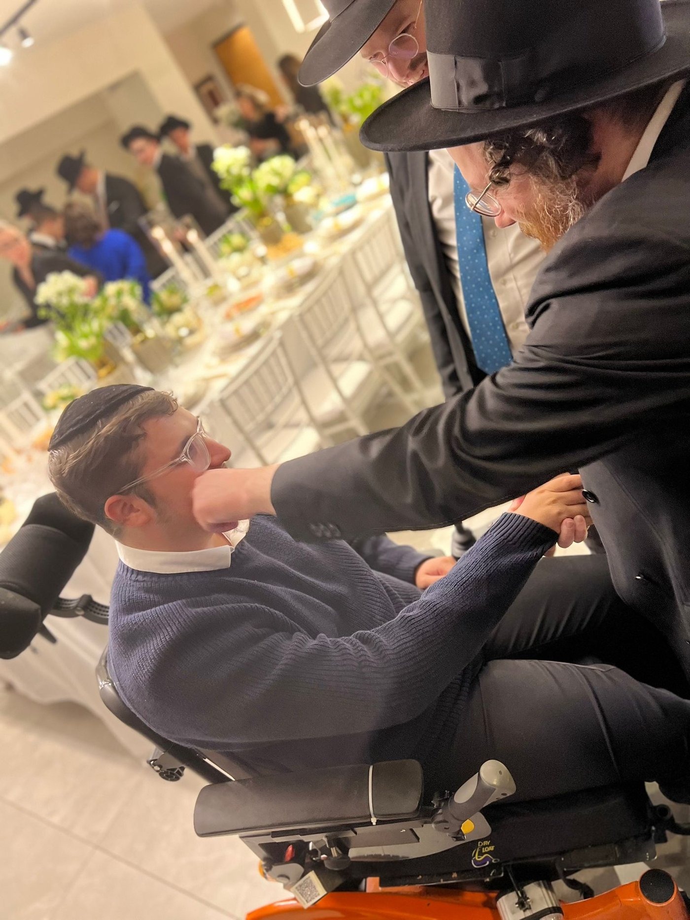 בוילה היוקרתית בסביון: שבע ברכות לבנו של 'הפוסק' | תיעוד
