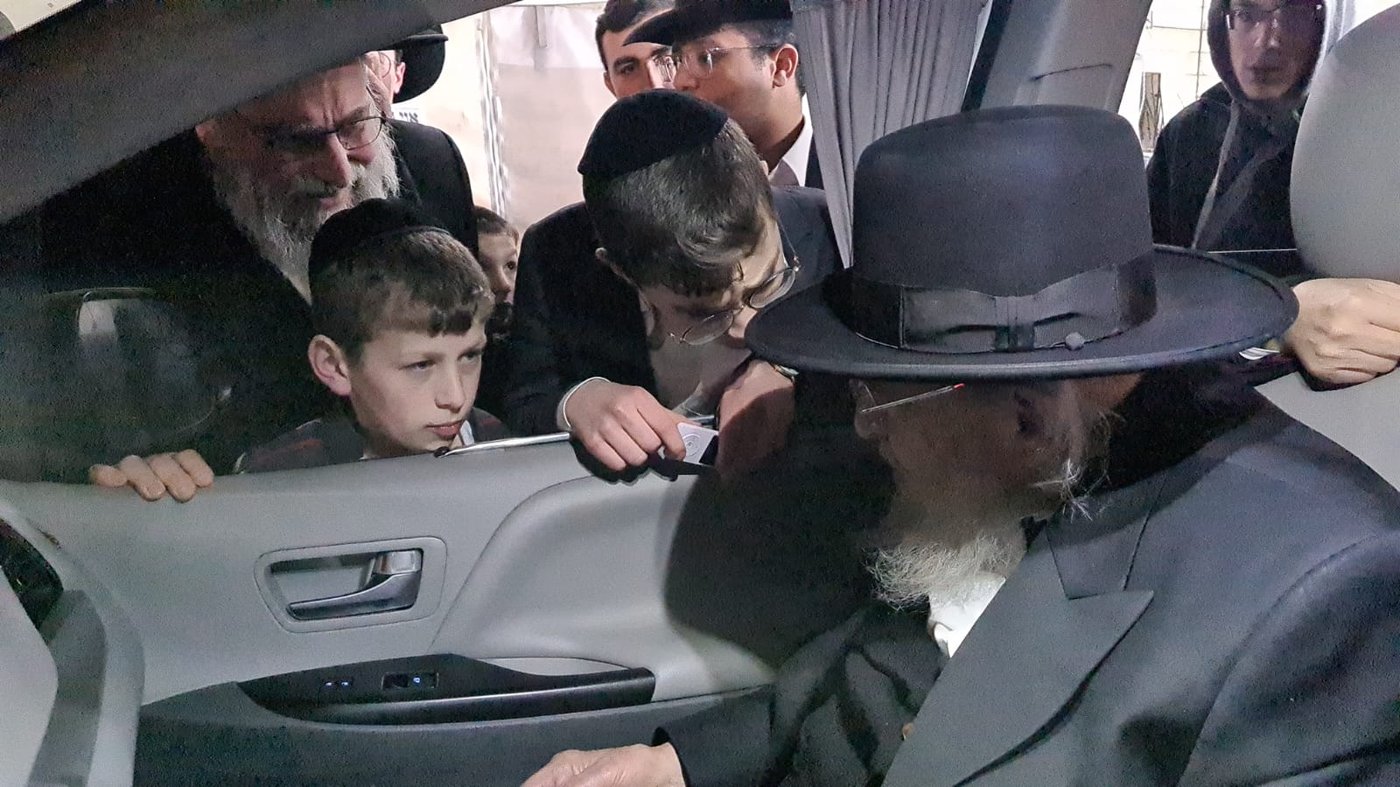 "אני לא יכול לסבול את האסון שלכם": הגרב"מ אזרחי ניחם את משפחת פאלי ופרץ בבכי