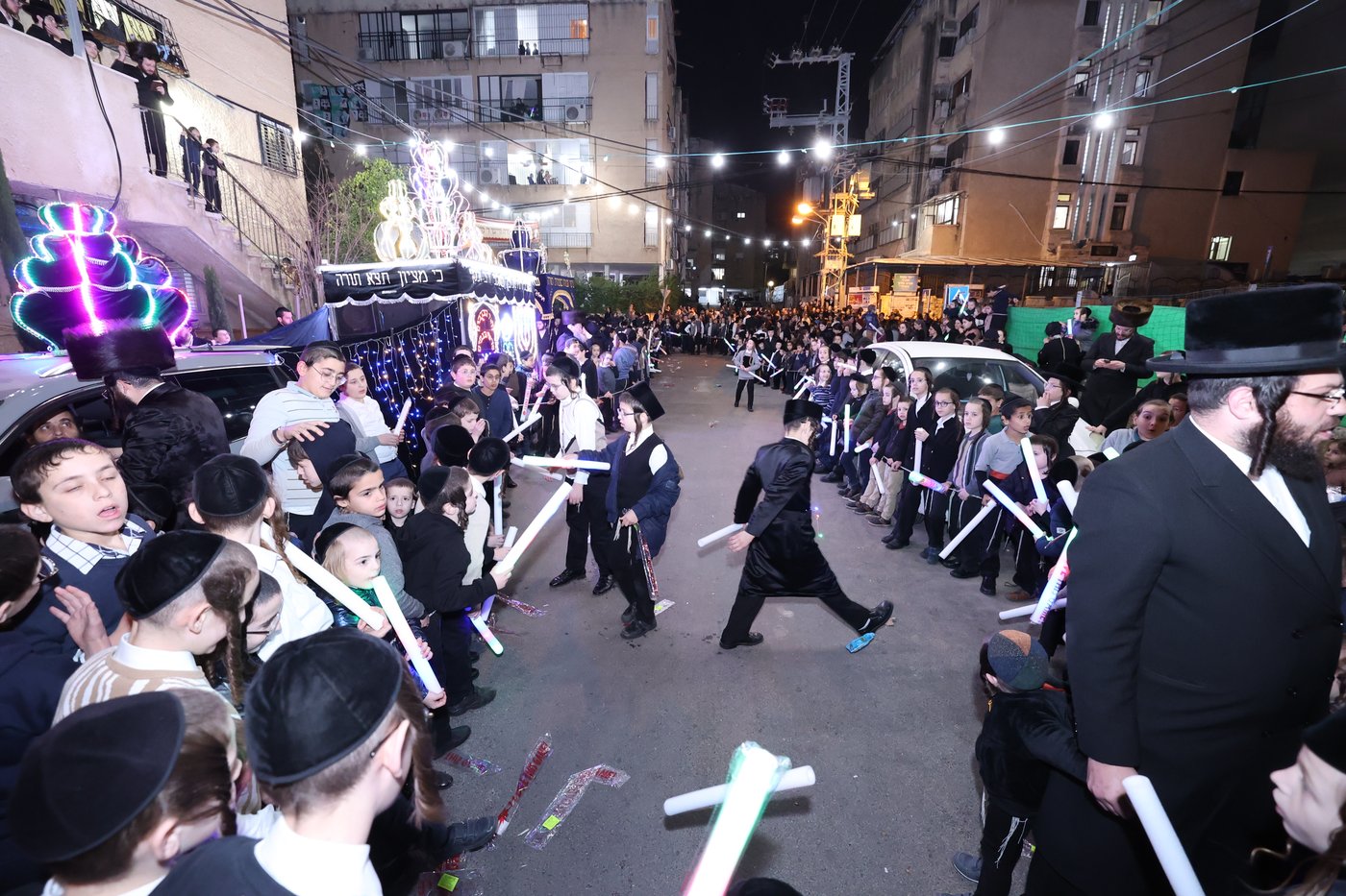 לזכרו של הרבי זצ"ל: בזוטשקא הכניסו ספר תורה חדש