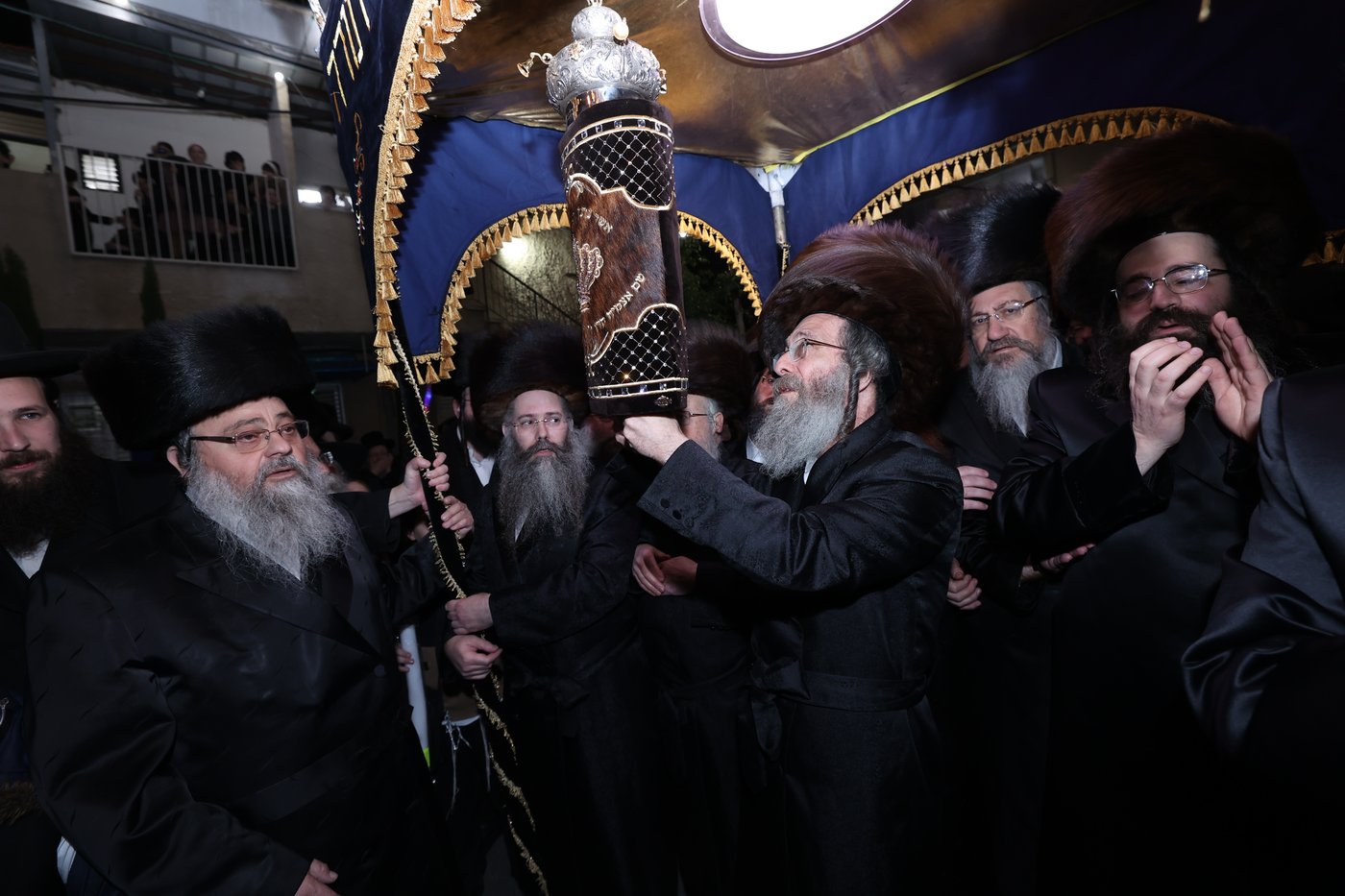 לזכרו של הרבי זצ"ל: בזוטשקא הכניסו ספר תורה חדש