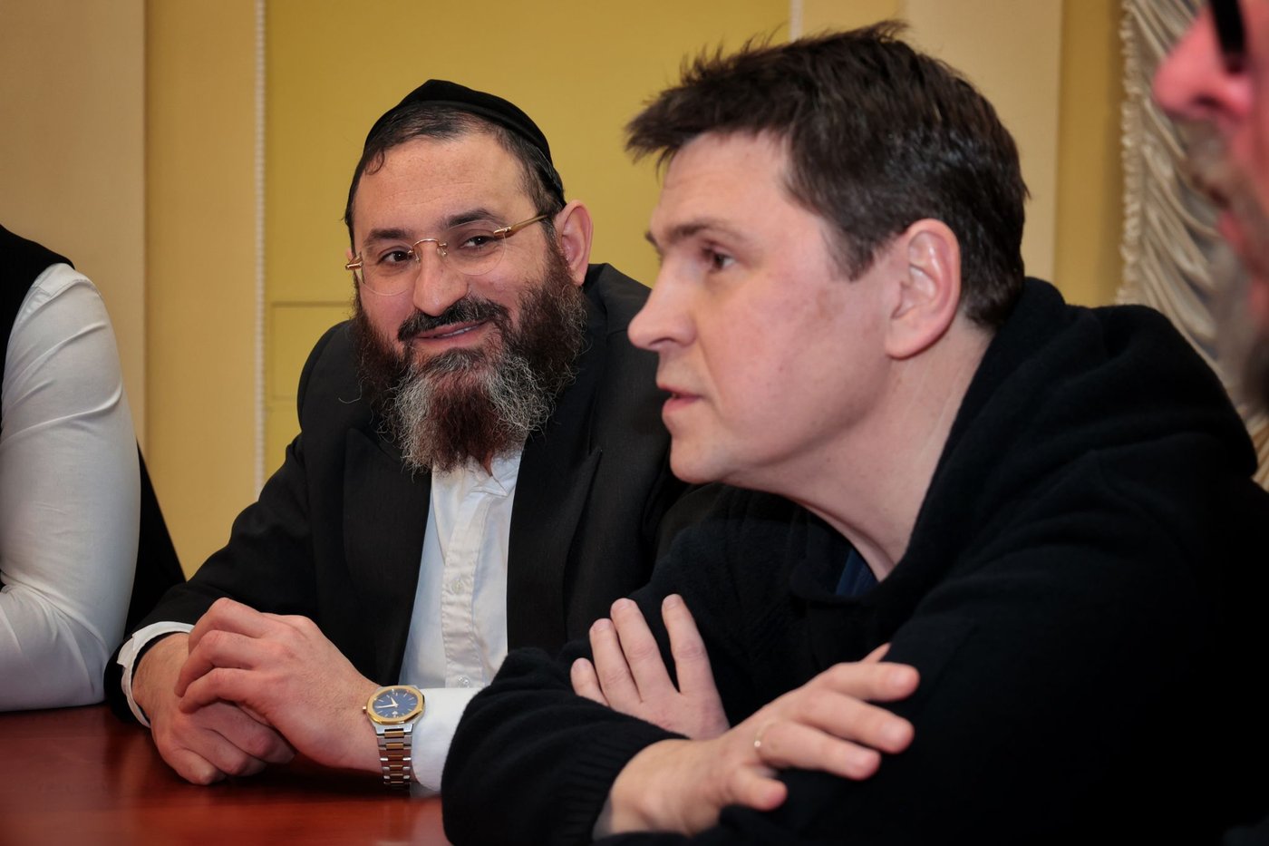 היועץ הבכיר של זלנסקי לגלג על בנט: "שימשיך לספר סיפורים"