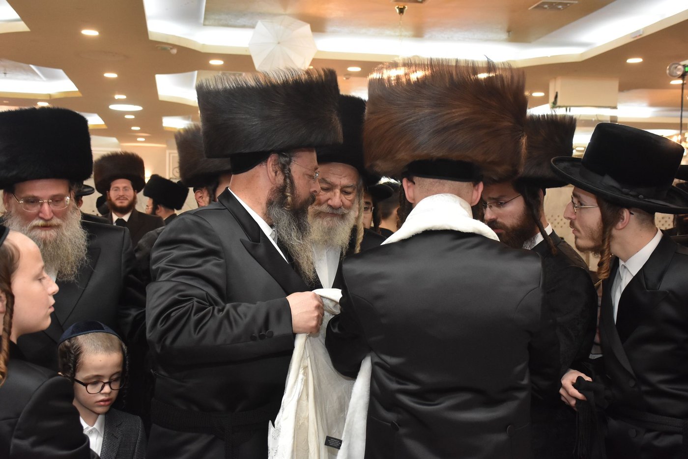 שמחת החתונה בחצר הקודש אשלג | צפו