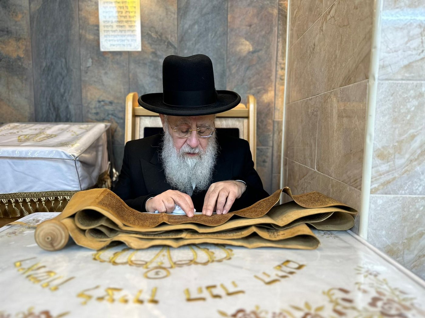 תיעוד: קריאת המגילה של הראשון לציון הגר״י יוסף