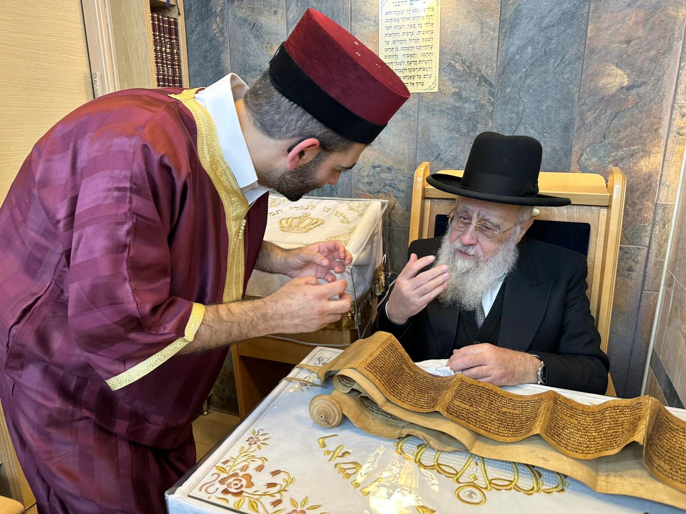 תיעוד: קריאת המגילה של הראשון לציון הגר״י יוסף