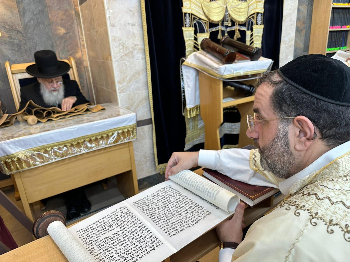 תיעוד: קריאת המגילה של הראשון לציון הגר״י יוסף