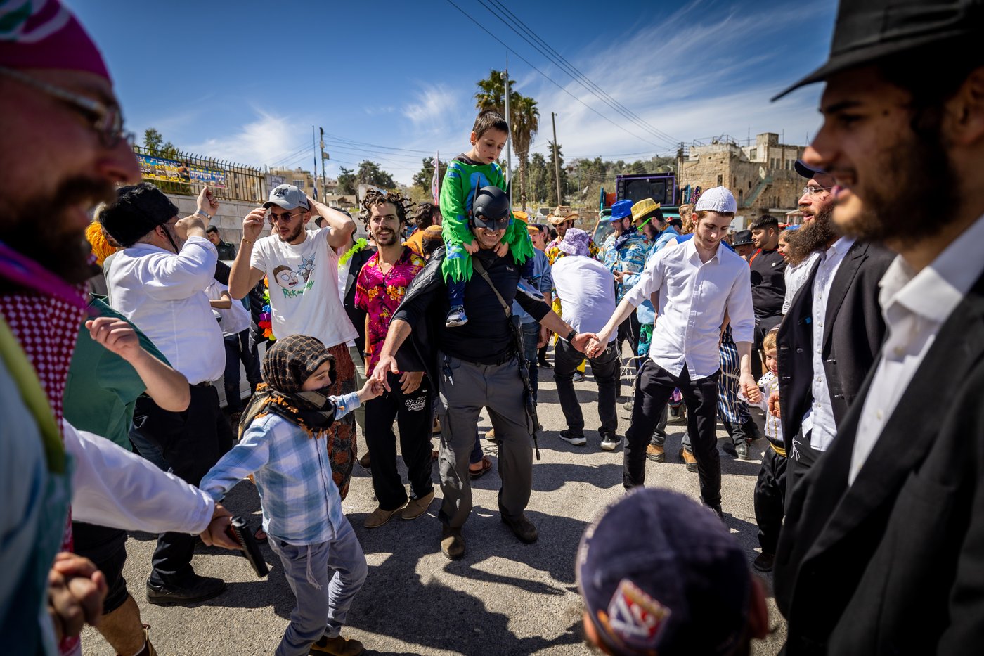 תחת אבטחה כבדה: כך חגגו פורים בחברון • גלריה