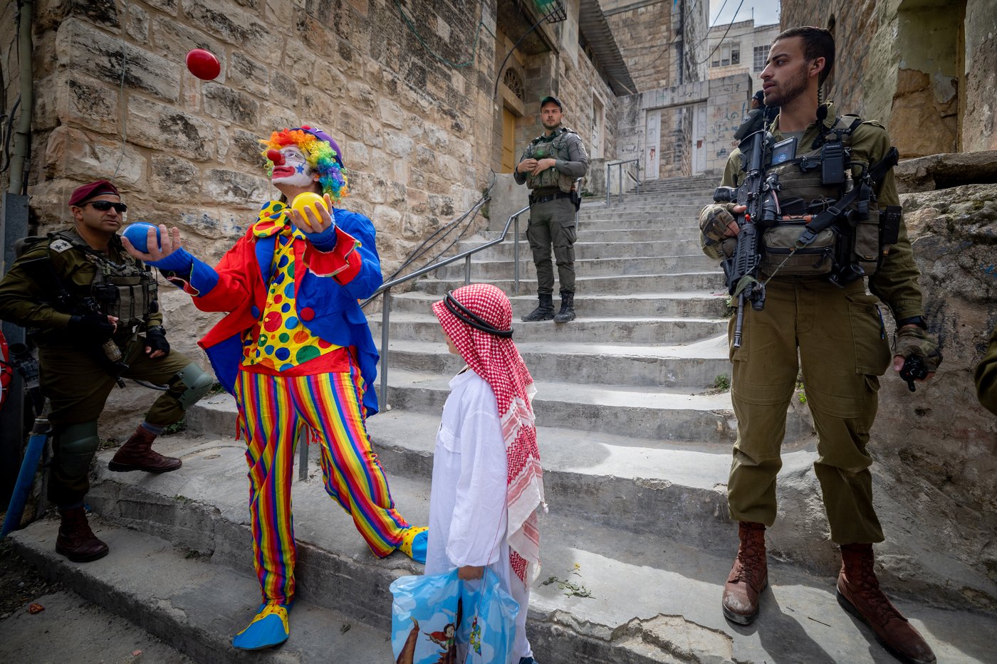 תחת אבטחה כבדה: כך חגגו פורים בחברון • גלריה