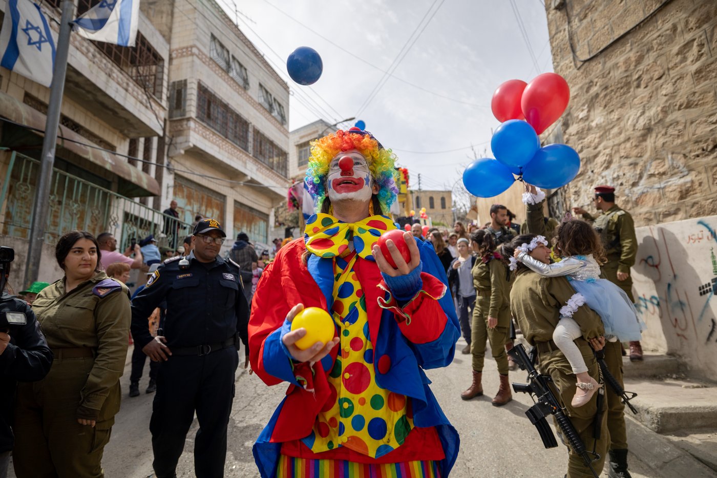 תחת אבטחה כבדה: כך חגגו פורים בחברון • גלריה