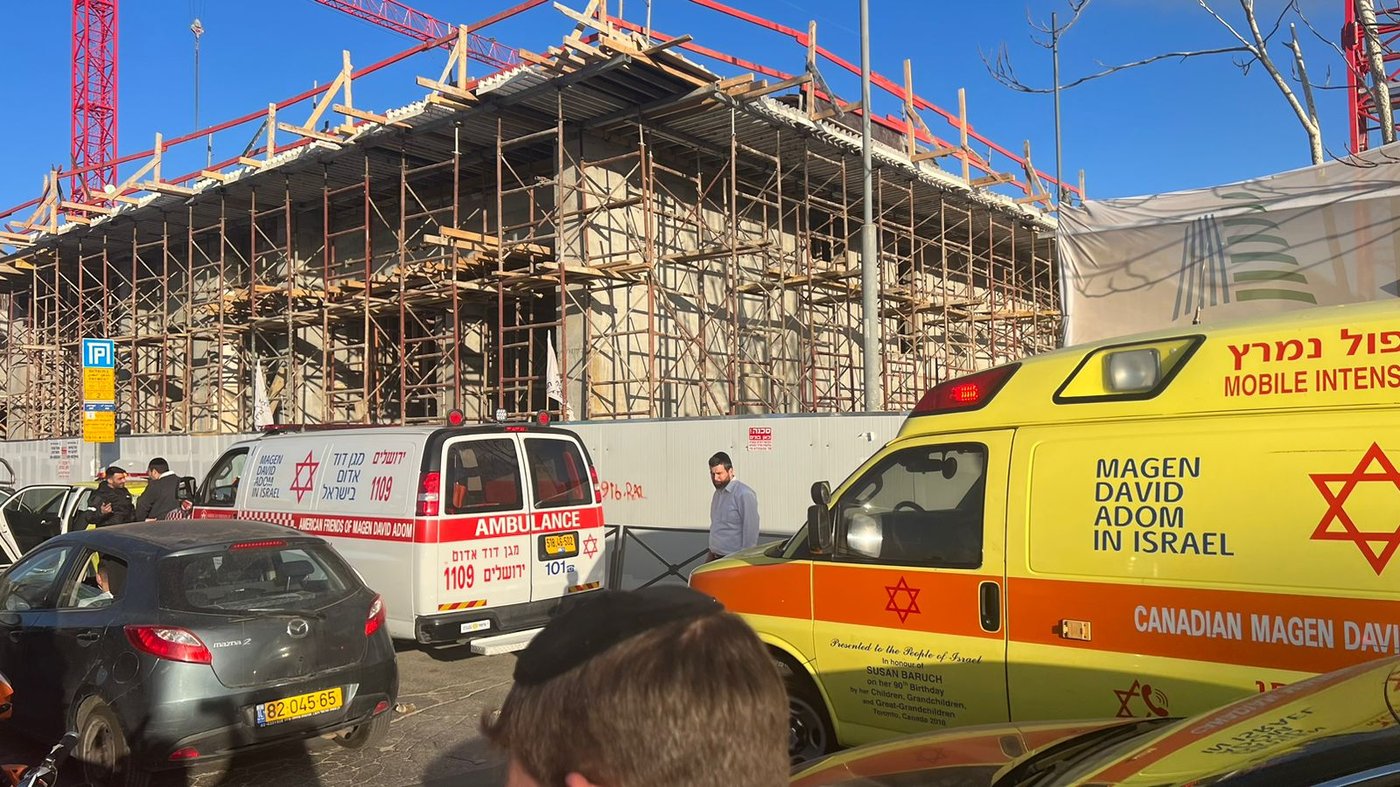 ירושלים: שלושה אחים חרדים הולכי רגל נפגעו מרכב