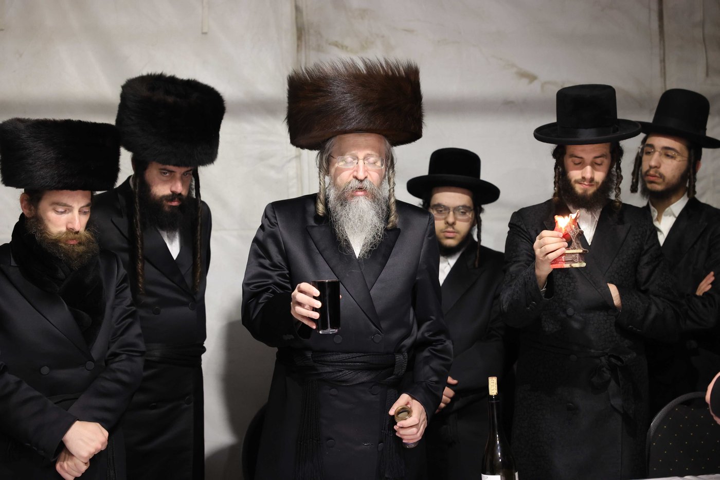 תיעוד: האדמו"ר מסאווראן במוצאי שבת בקרעסטיר