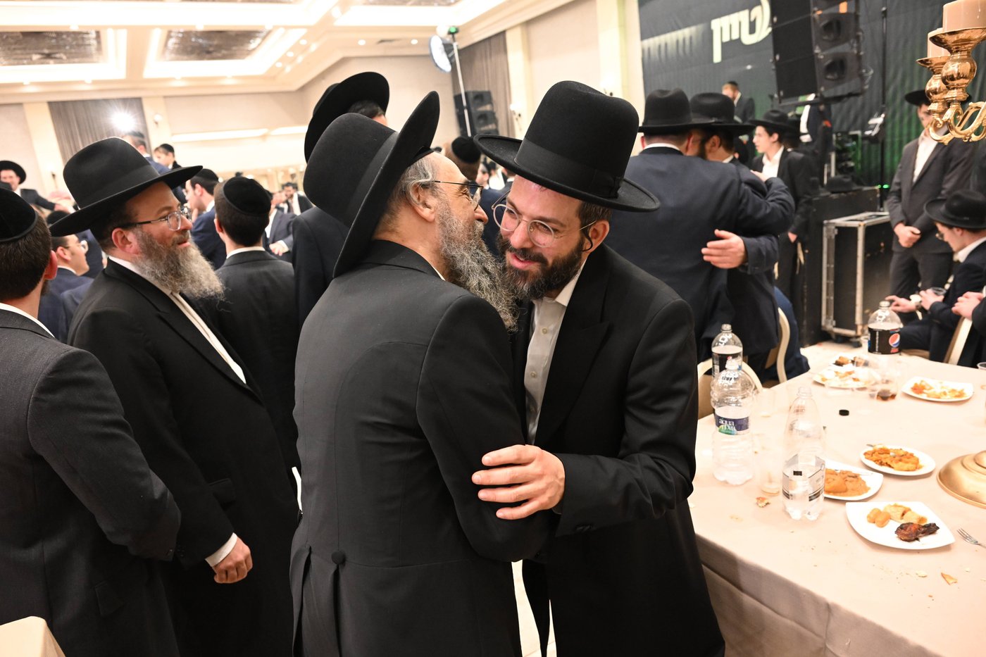 צפו: שמחת חתונת נינת מרן הגר"ח קנייבסקי זצ"ל