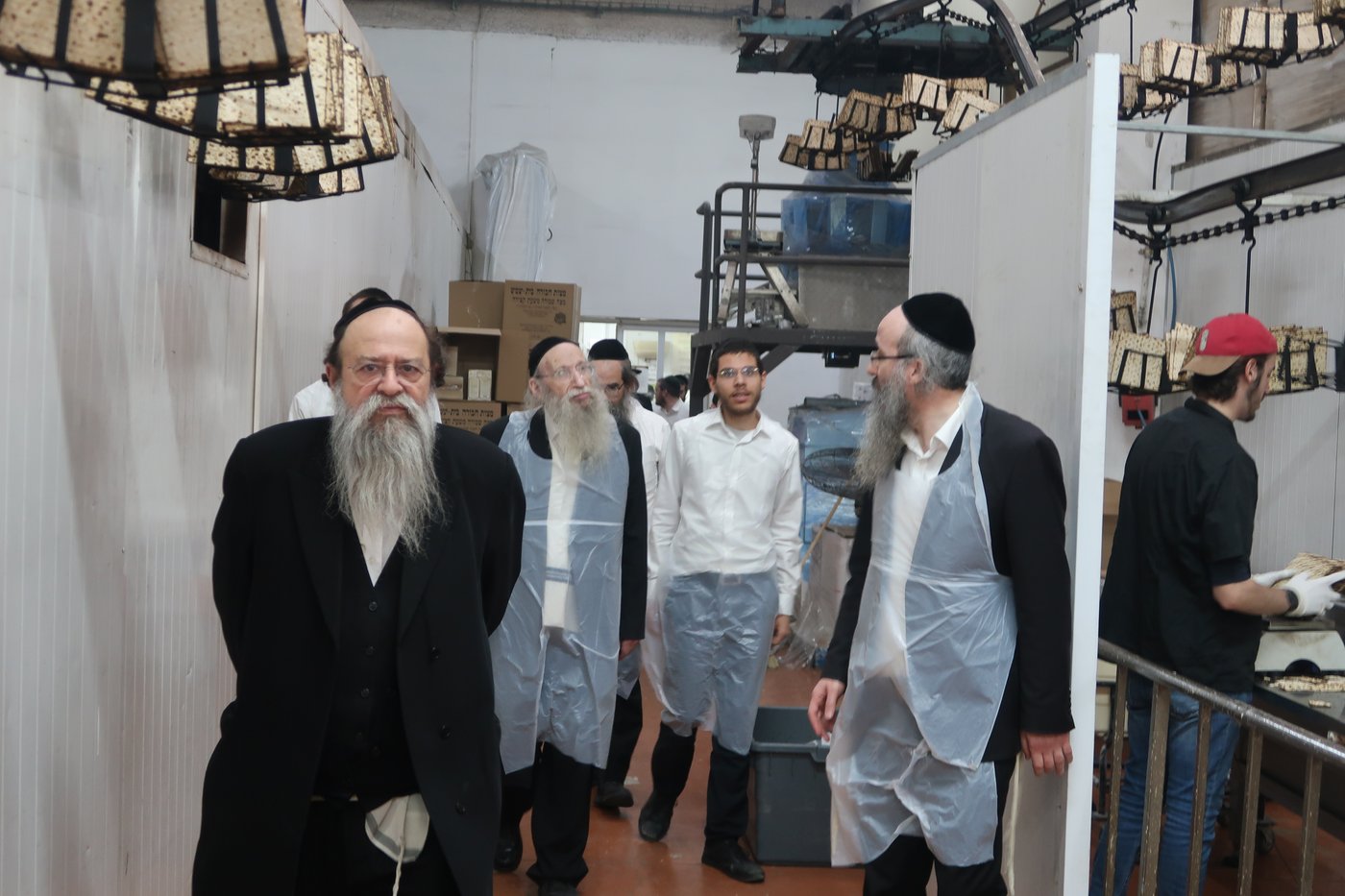 הגאון רבי אליעזר הלוי דינר באפיית מצות חבורה | תיעוד