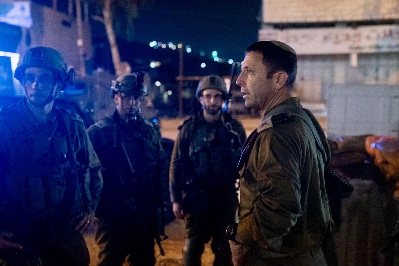 תיעוד: המצוד אחר המחבל שירה על לוחמים בחווארה