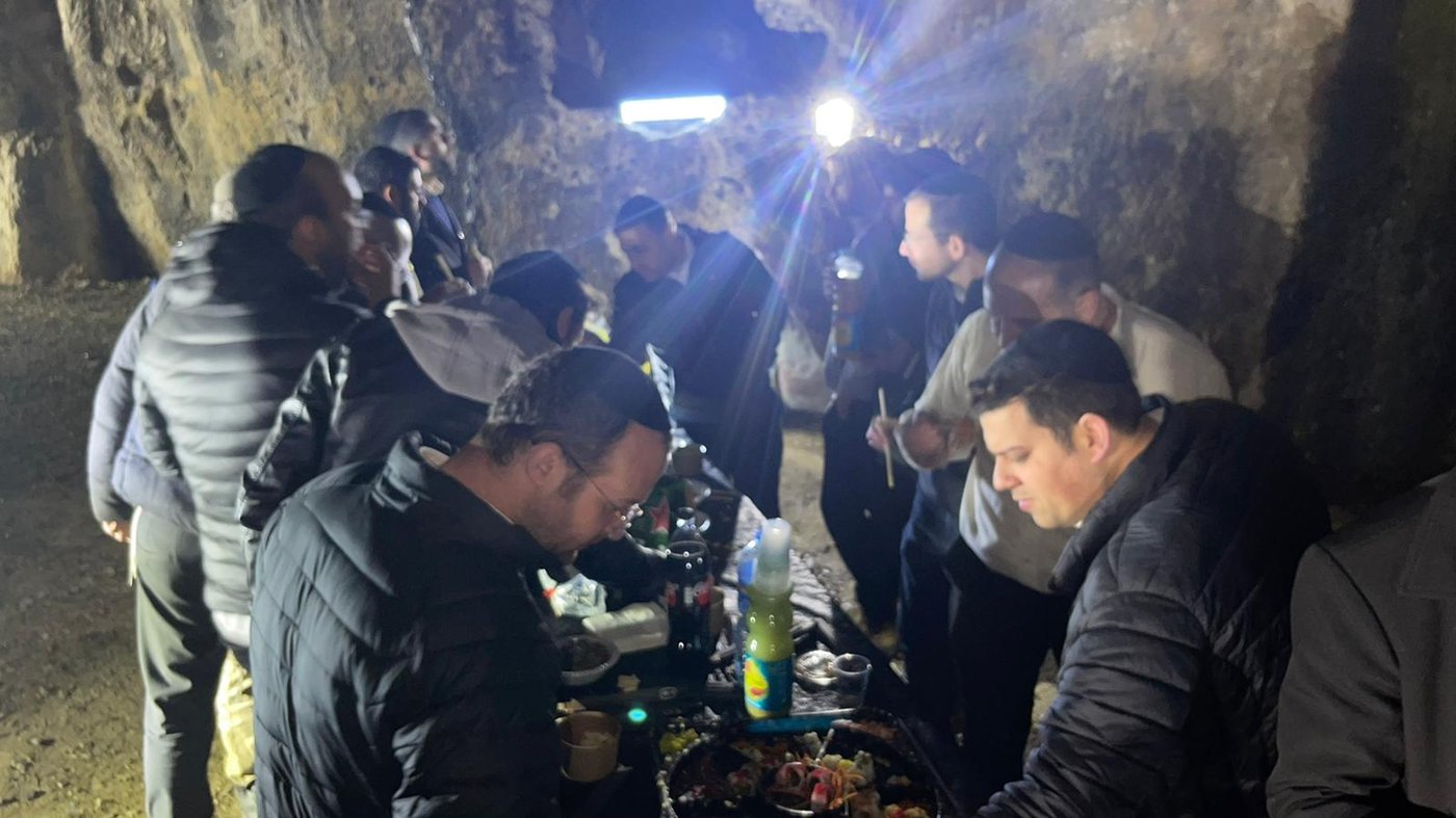 מפתיע: סיום
"מסכת נזיר" ב"מערת הנזירים" – "מערת הרשב"י"