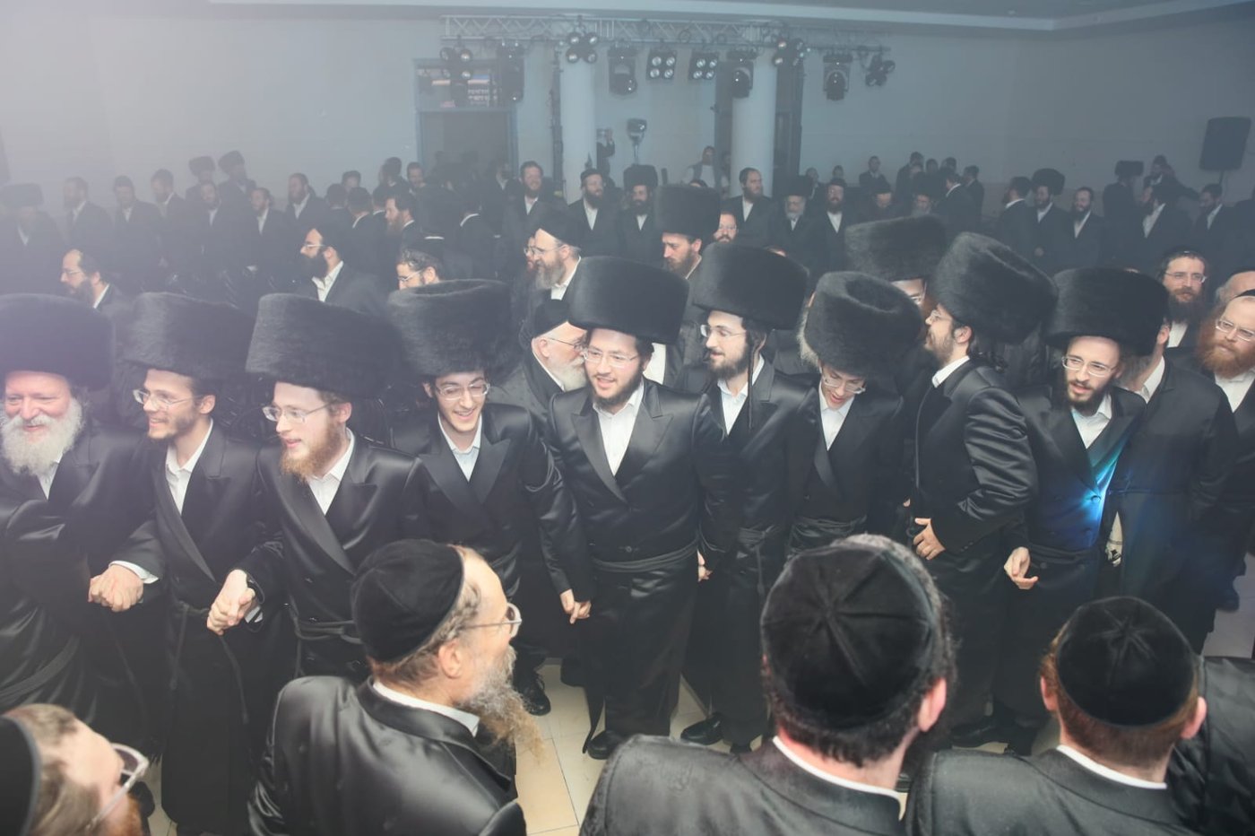 האברכים של גור סיימו את כל הש"ס בעל פה • תיעוד