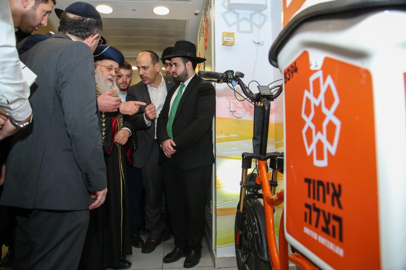הראש"ל: רכב חשמלי עדיף לצורך נסיעה להצלת חיים בשבת