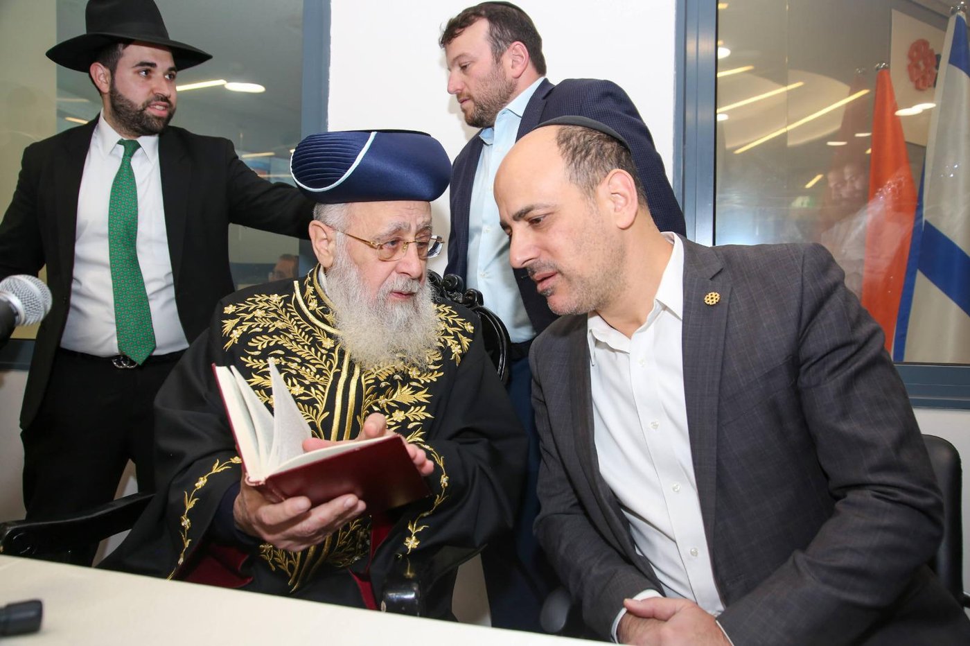 הראש"ל: רכב חשמלי עדיף לצורך נסיעה להצלת חיים בשבת