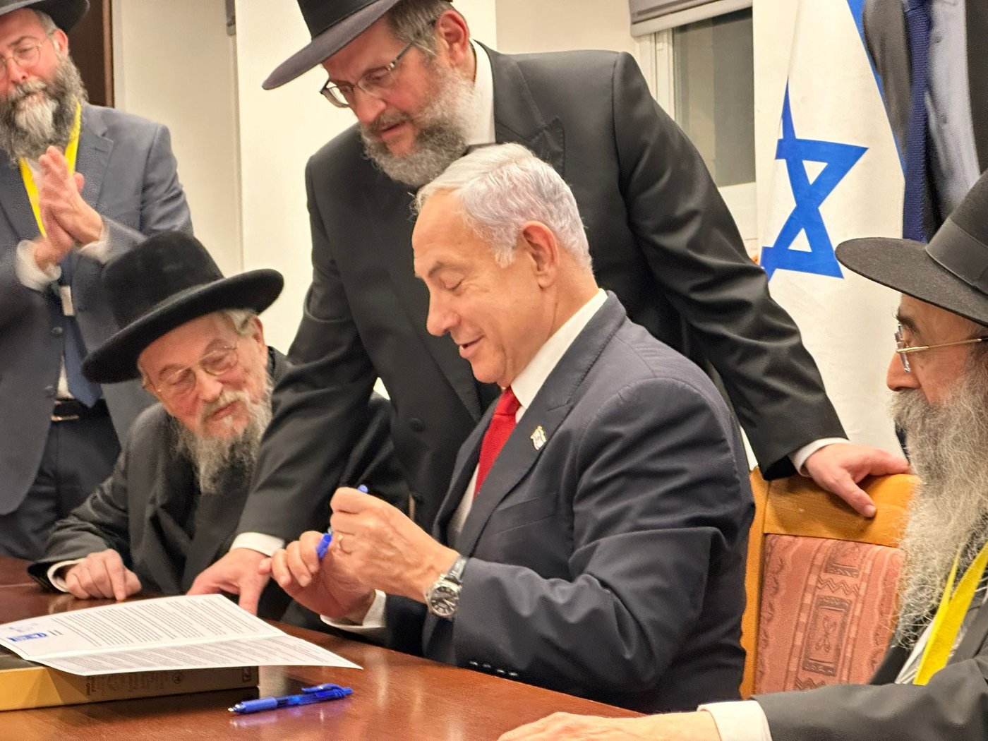 ראש הממשלה נתניהו התרגש מפעילות חב"ד - וחתם על הצהרת יום החינוך לכבוד הרבי מליובאוויטש
