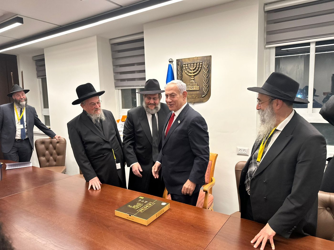 ראש הממשלה נתניהו התרגש מפעילות חב"ד - וחתם על הצהרת יום החינוך לכבוד הרבי מליובאוויטש