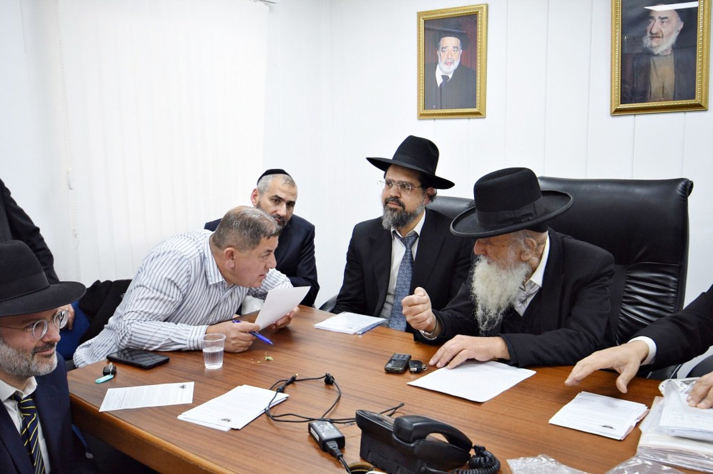 פראג' - הגוי של ביתר עילית, קנה את החמץ | תיעוד