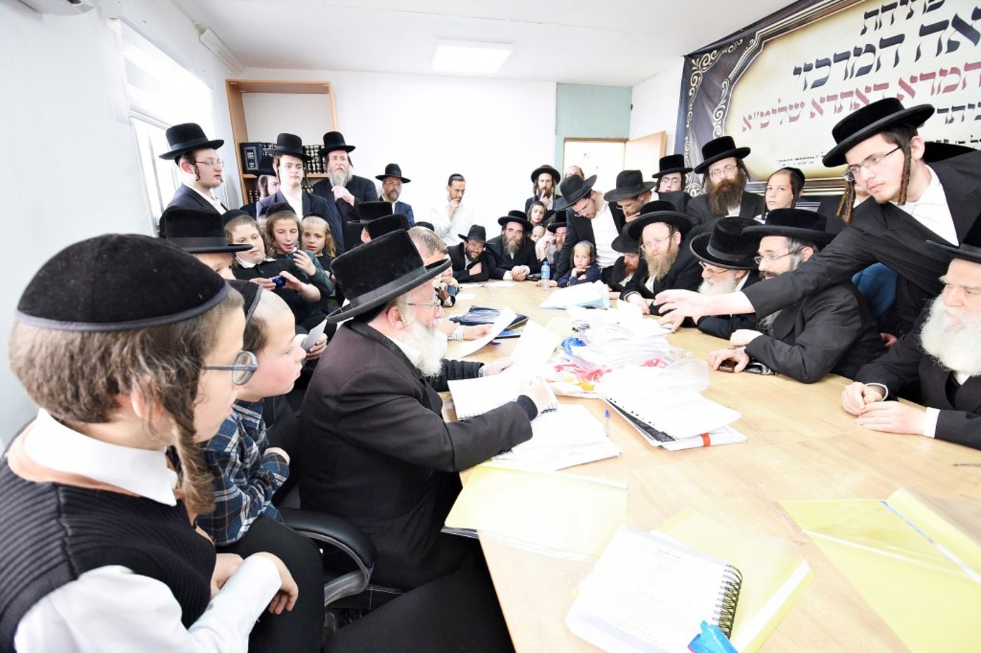 פראג' - הגוי של ביתר עילית, קנה את החמץ | תיעוד