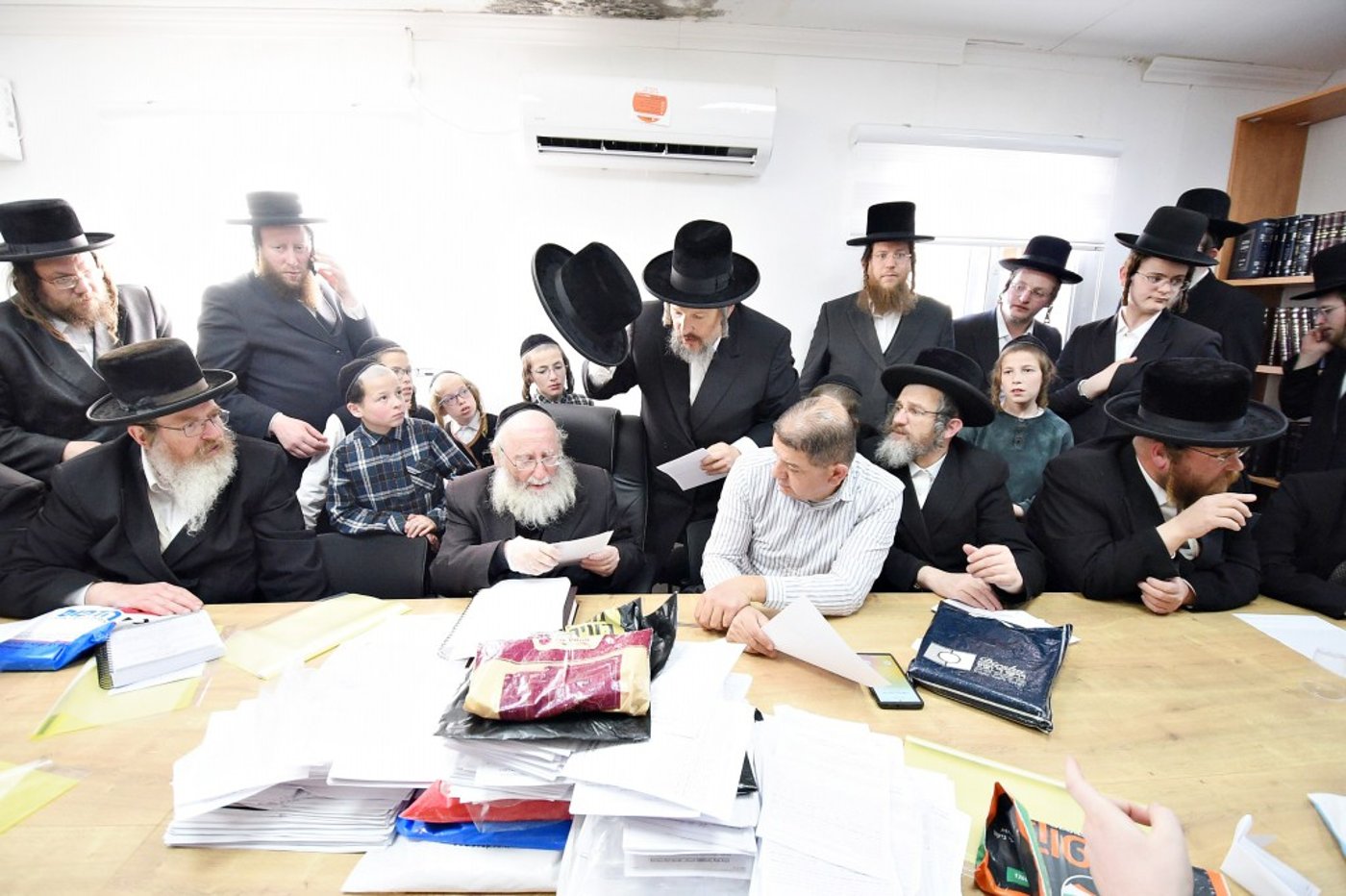 פראג' - הגוי של ביתר עילית, קנה את החמץ | תיעוד