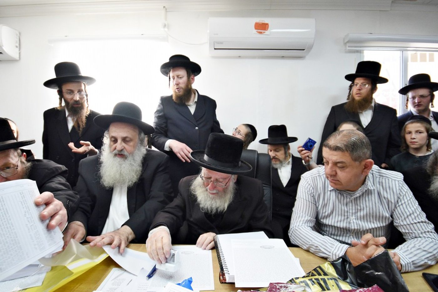פראג' - הגוי של ביתר עילית, קנה את החמץ | תיעוד