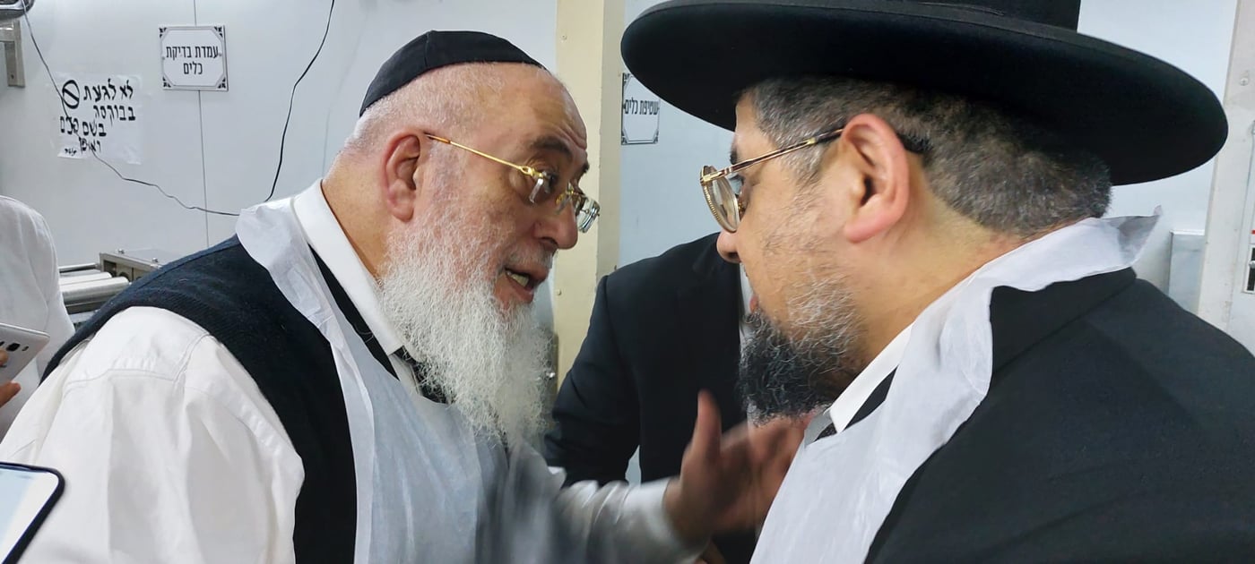 לאחר חצות: הראשל"צ הגר"ש עמאר באפיית מצות • תיעוד