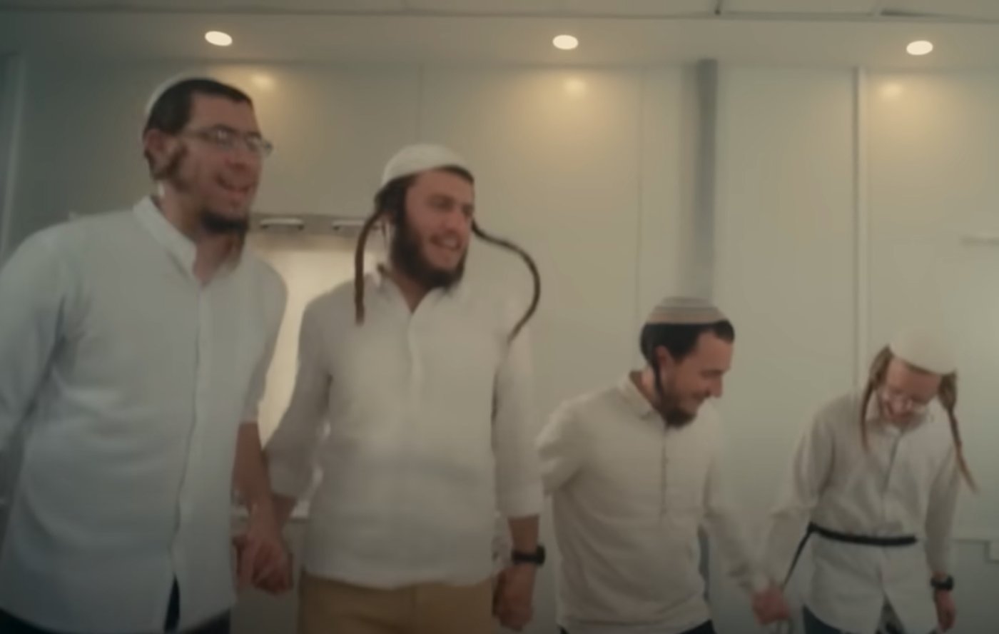 ישיבת רועה ישראל במחרוזת ניגוני הלל ושמחה