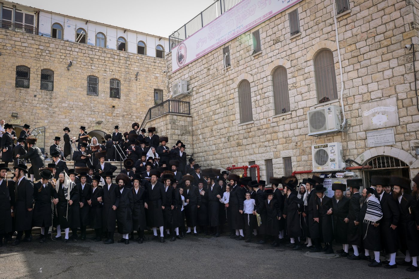 לאחר יותר מ-3 שעות: הניתוח של הרבי מבעלזא הסתיים
