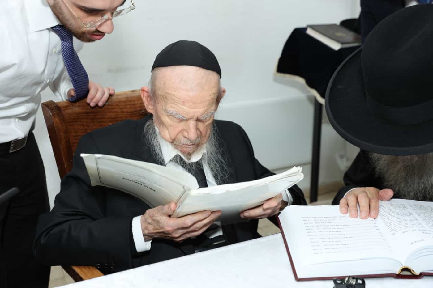 הקבלת פני רבו בבית ראש הישיבה הגר"ג אדלשטיין