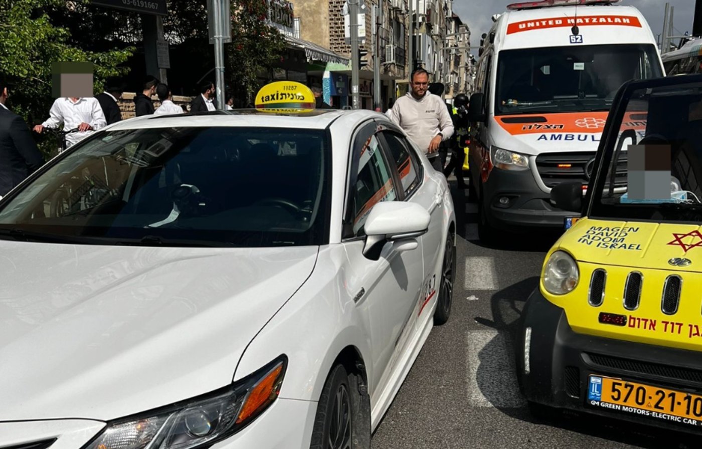 עגלת התינוק התדרדרה לכביש, התינוק נפצע קל בלבד ממונית