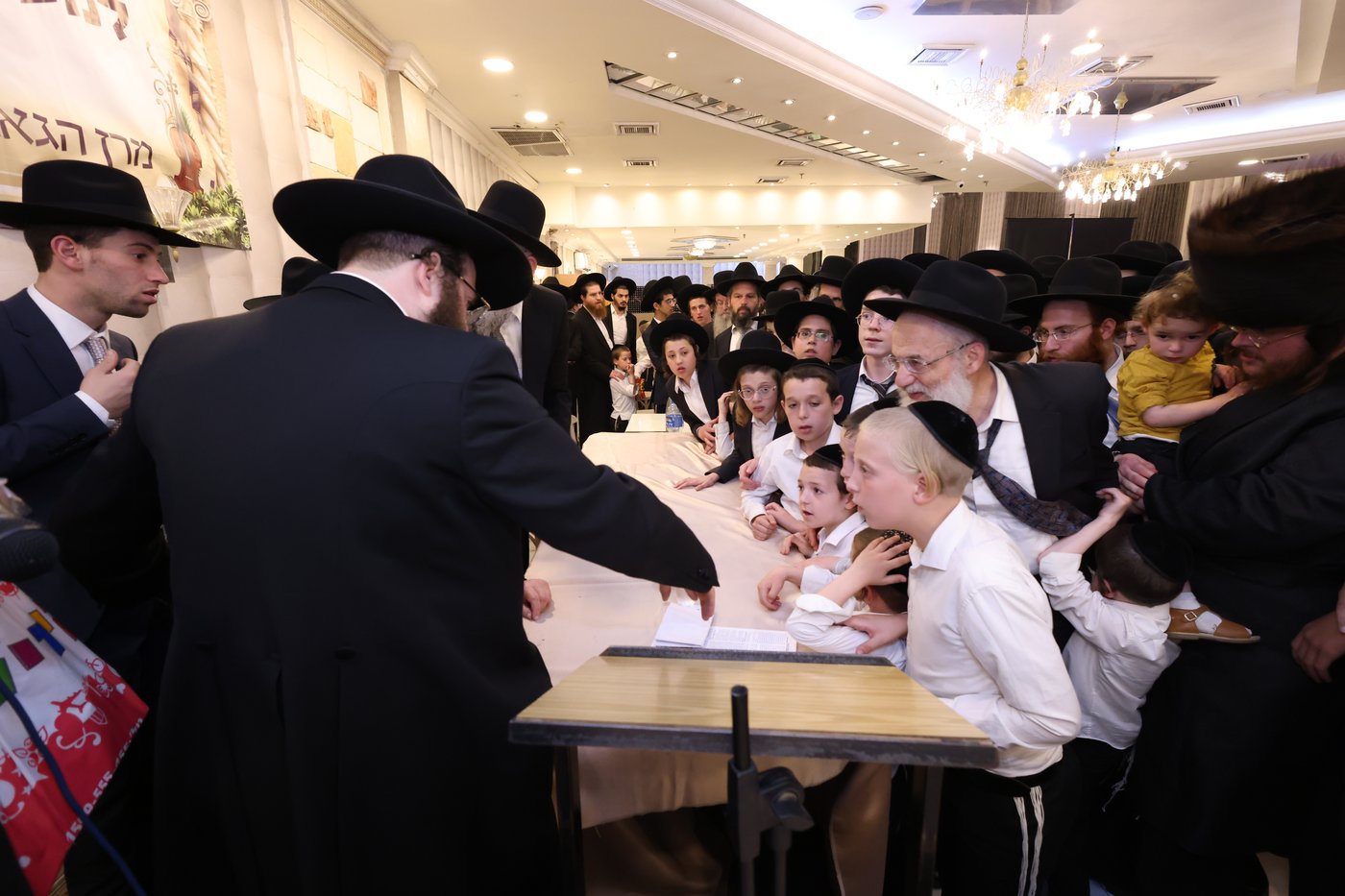 כפי 'המסורת': הפלג הירושלמי התכנסו ל'הקבלת פני רבו' בפסח