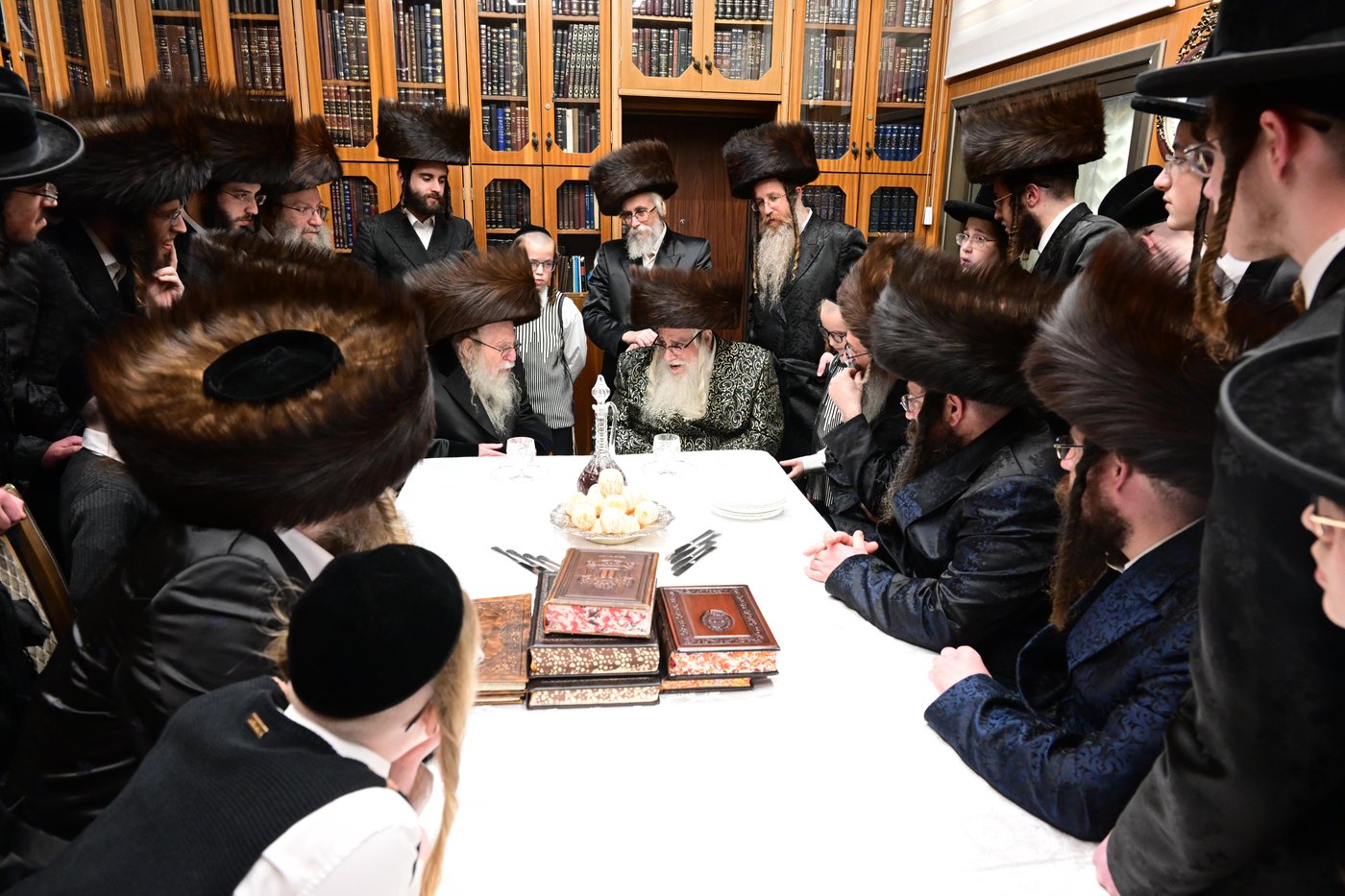מראות חג הפסח בחצר הקודש צאנז | תיעוד מסכם