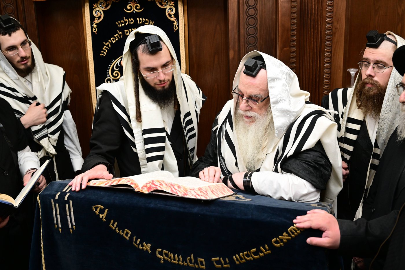 מראות חג הפסח בחצר הקודש צאנז | תיעוד מסכם